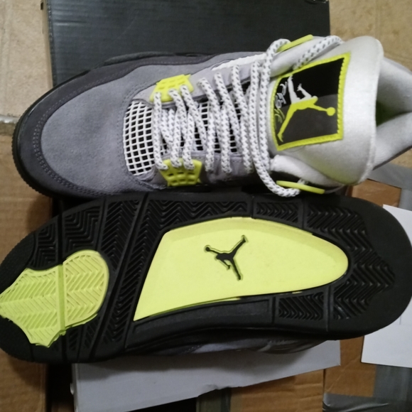 Sneakers - Picture 6 of 7